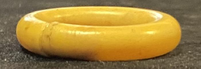 Circular Celluloid Ivory-Coloured Vintage Ring